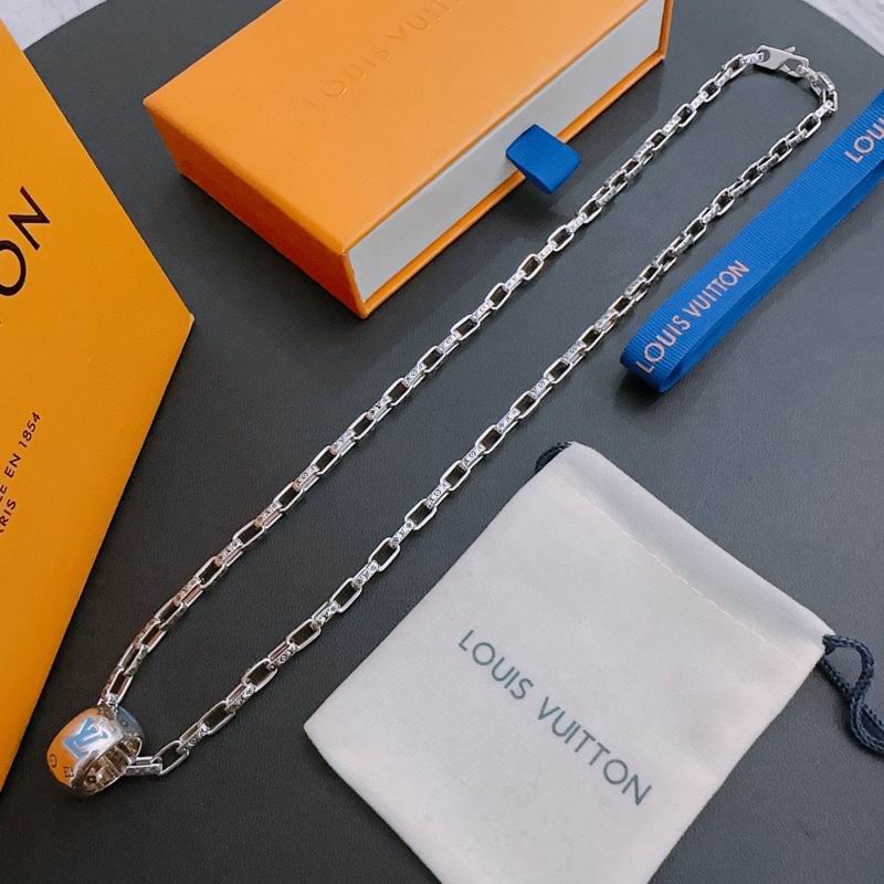 LV Necklace 02lyr105